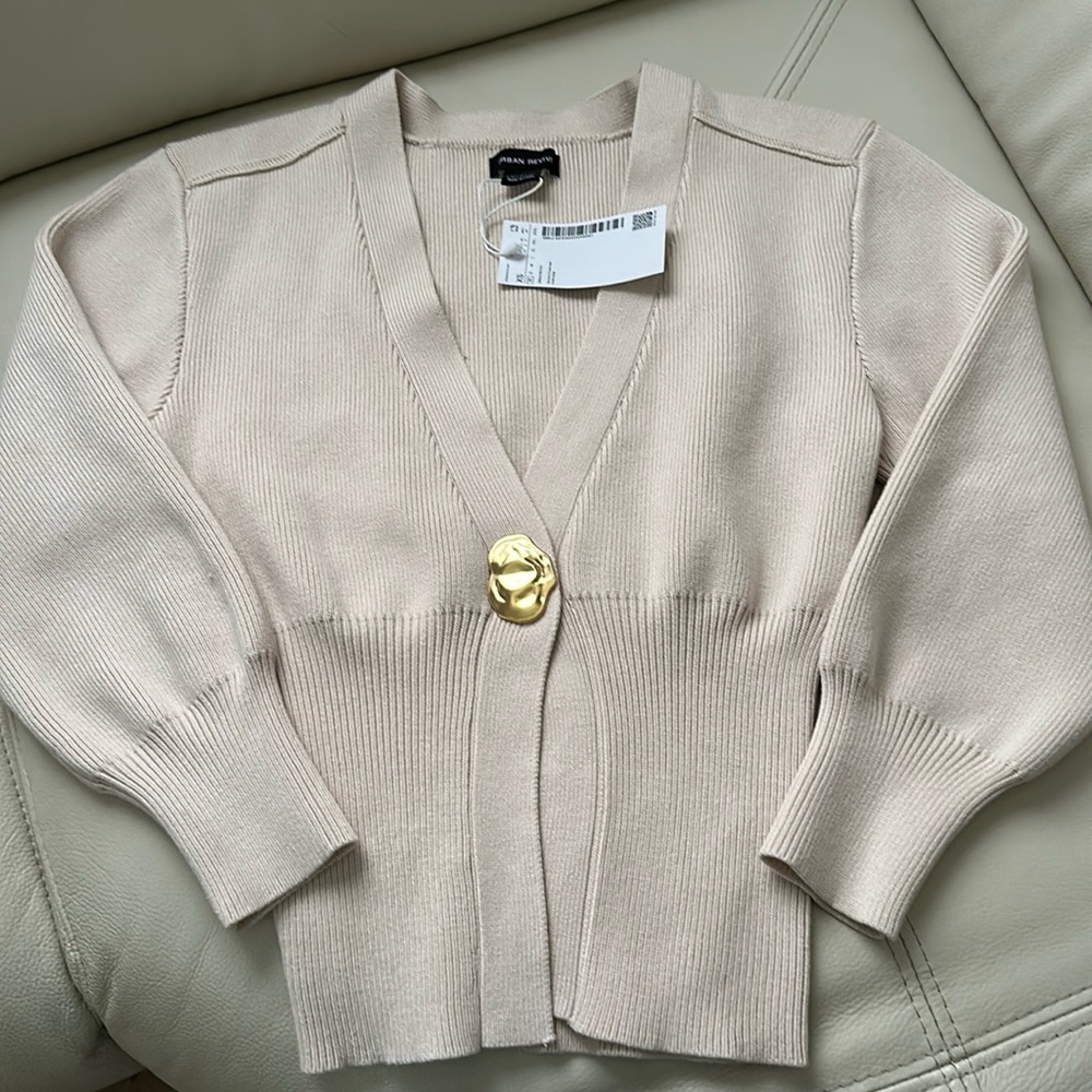 New Urban Revivo beige  Viral Sweater size XS